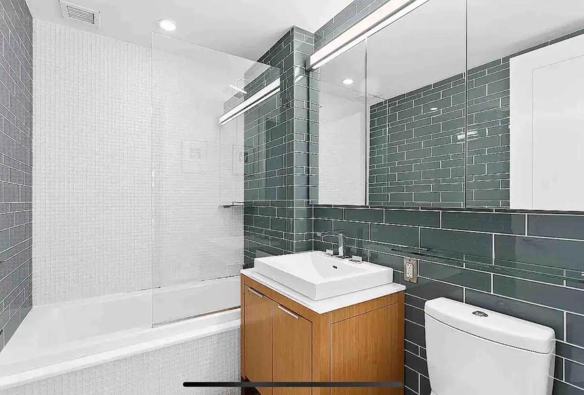 Modern One Bedroom - Large Private Terrace - Luxury Building - Williamsburg Apartamento Nova York